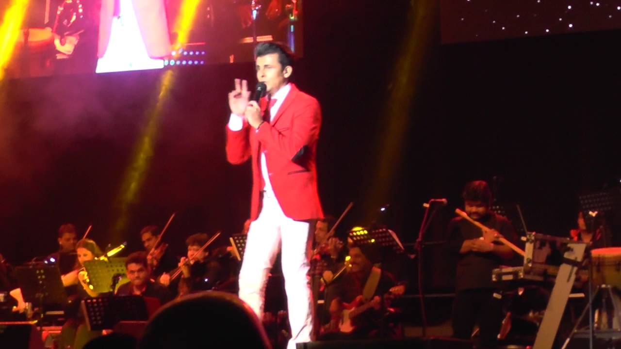 Sonu Nigam singing Suraj Hua Maddham (K3G) - Live in the Netherlands