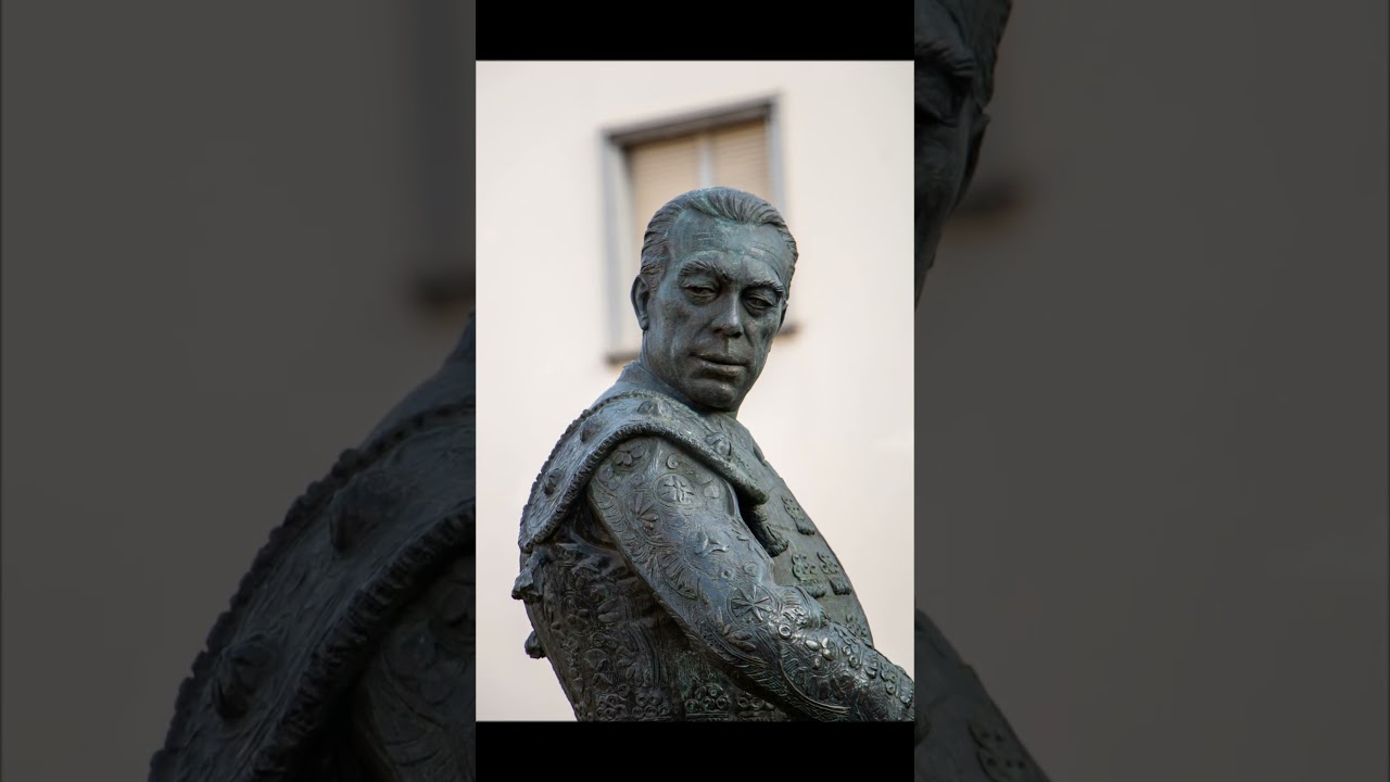 Visita a la Escultura de Curro Romero en Sevilla