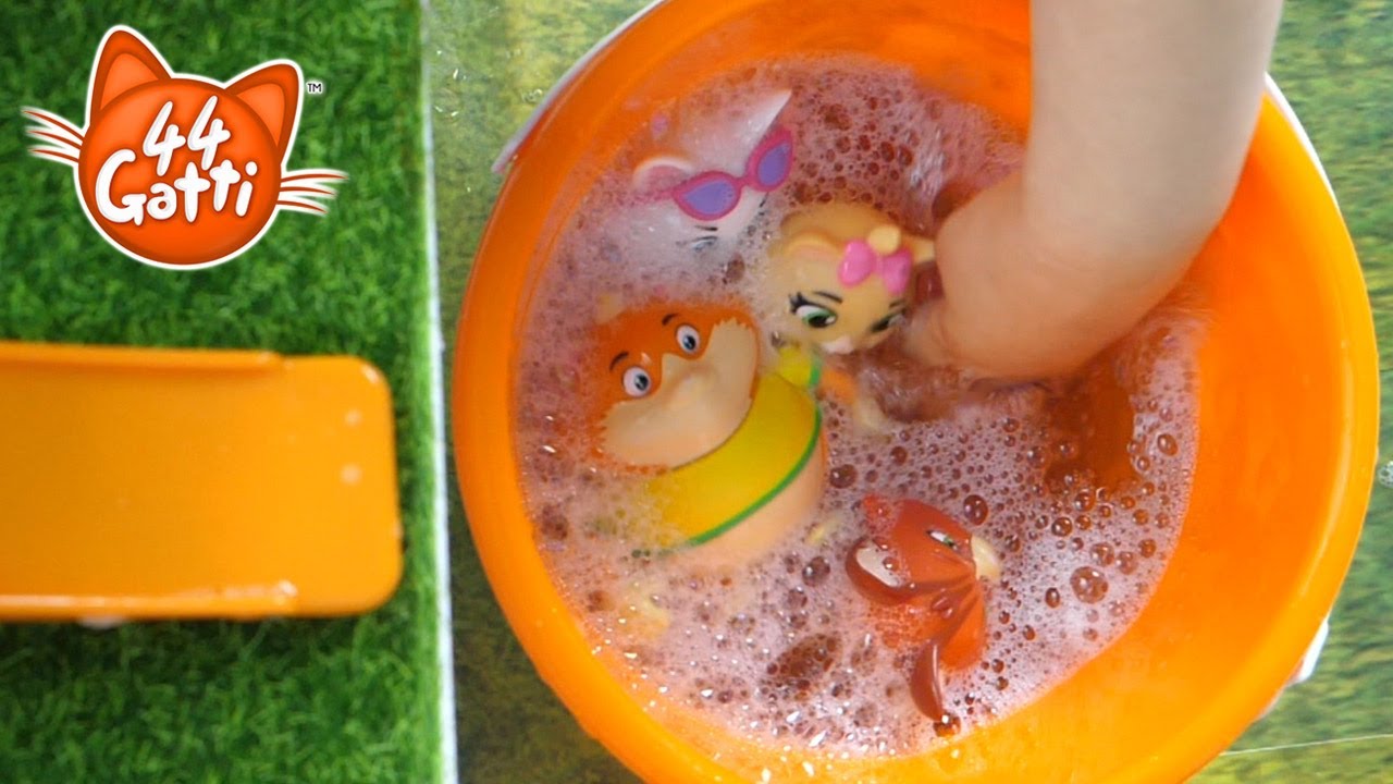 @44GattiIT | Giochi in acqua con 44 Gatti!