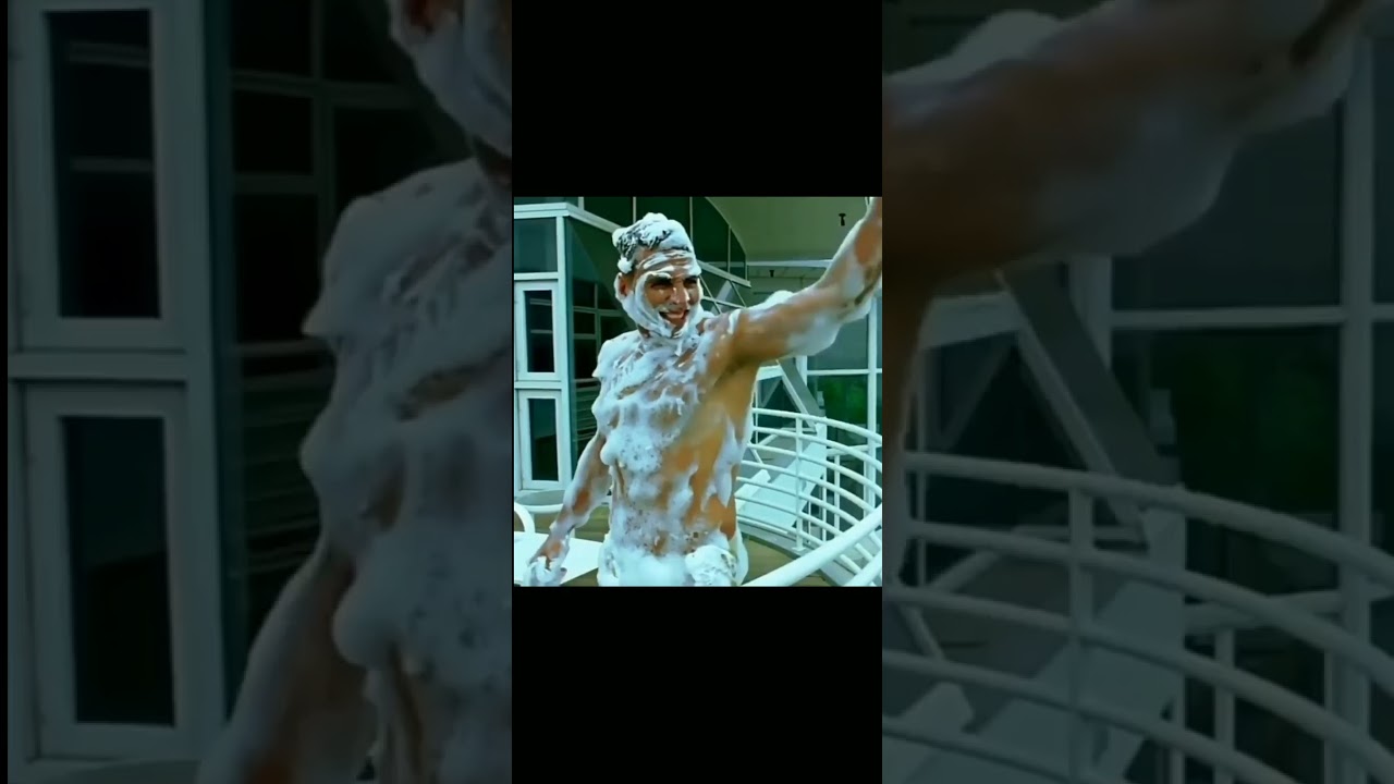 Akshay Kumar's Funny Bath Scene in Kambakkht Ishq 😂