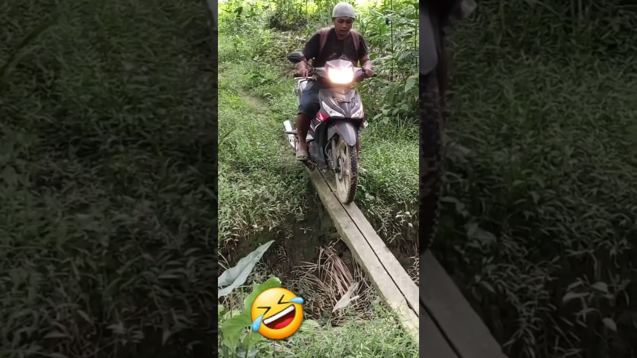 Video Lucu Motor Jatuh ke Got! 😂 Kocak Banget!