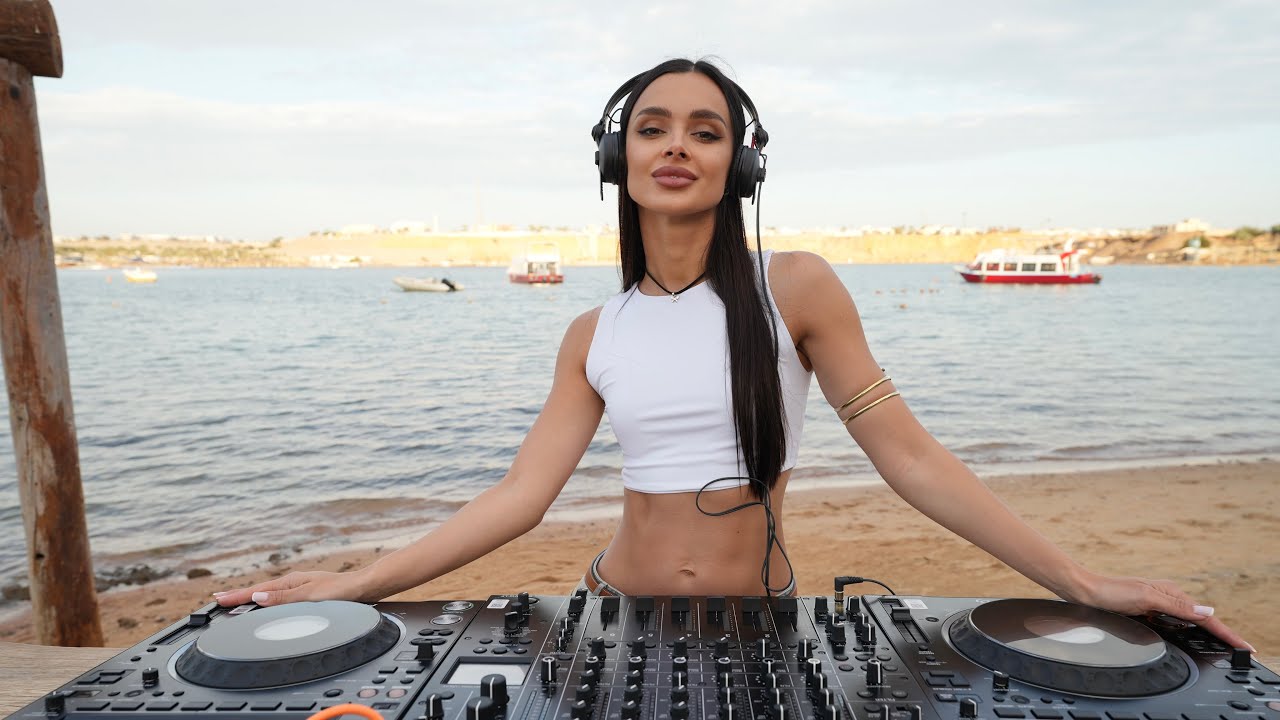 Korolova's Melodic Techno & Progressive House Mix 🌅