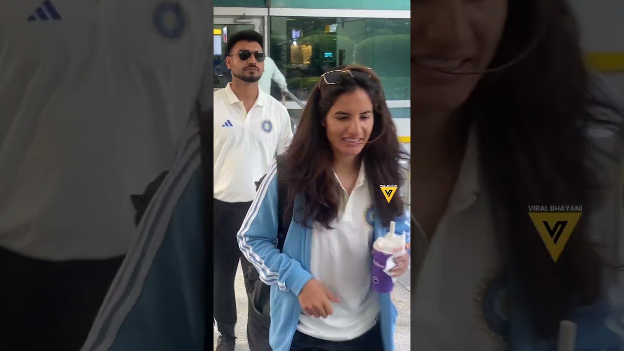 India Women's Cricket Team Arrives at Airport 🏏
