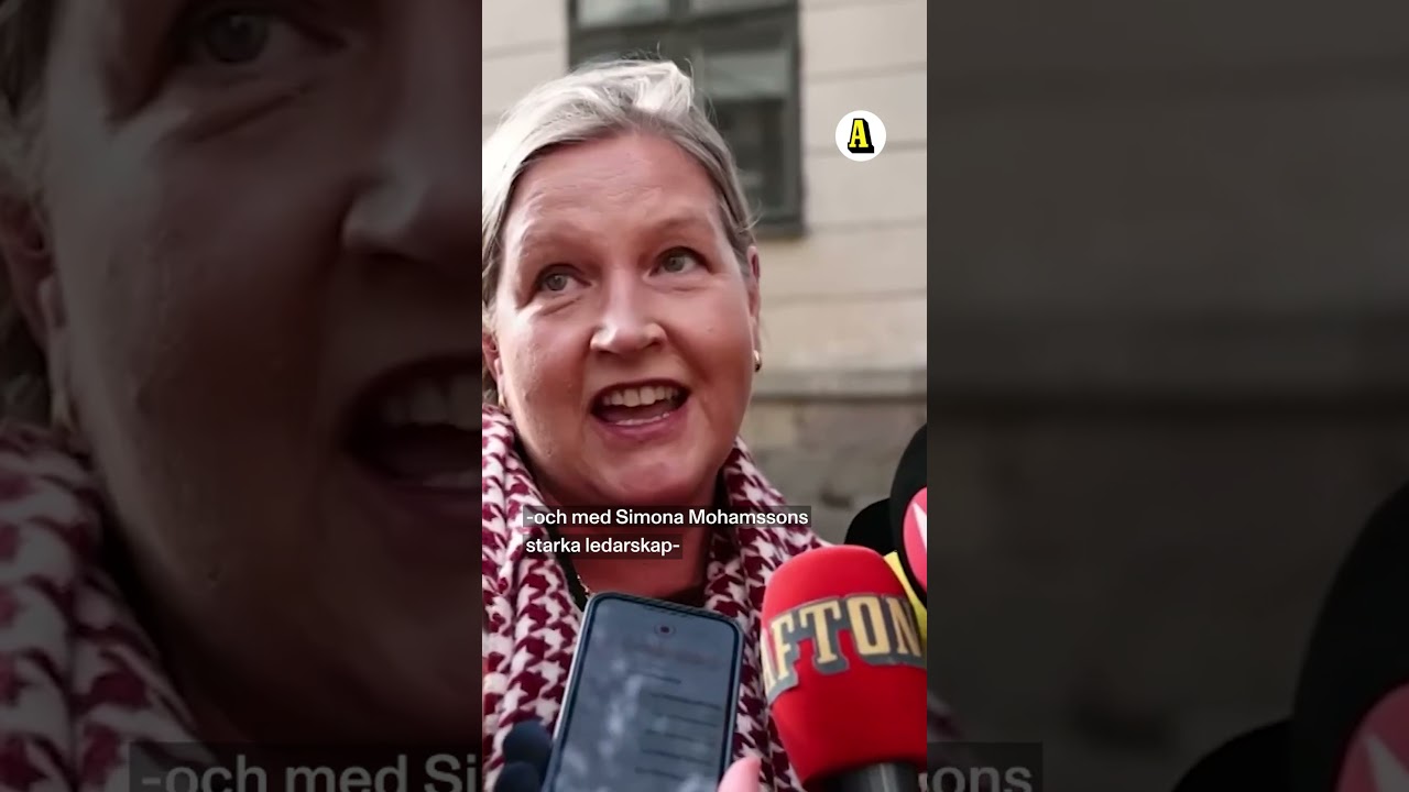 Mohamsson anländer till Liberalernas möte – Reaktioner på partiledarens besked om regeringssamarbete