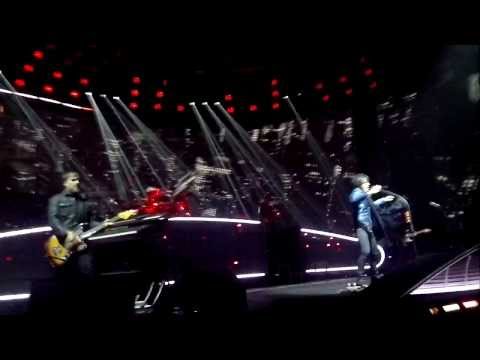 Indochine @ Zénith de Rouen 17/10/13 - Intro + Black city parade