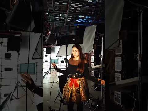 رحمة رياض تلفت الأنظار بفيديو عفوي من كواليس تصوير الحلقة الأولى من برنامج "ذا فويس"