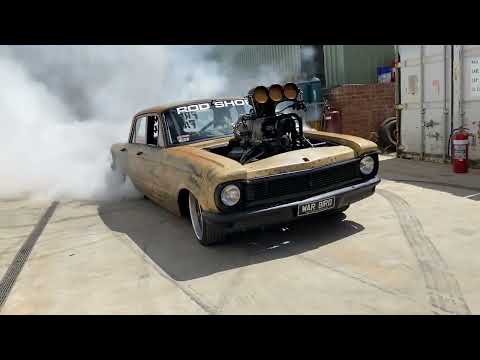 WARBIRD test burnout out the back of the Castlemaine Rod Shop