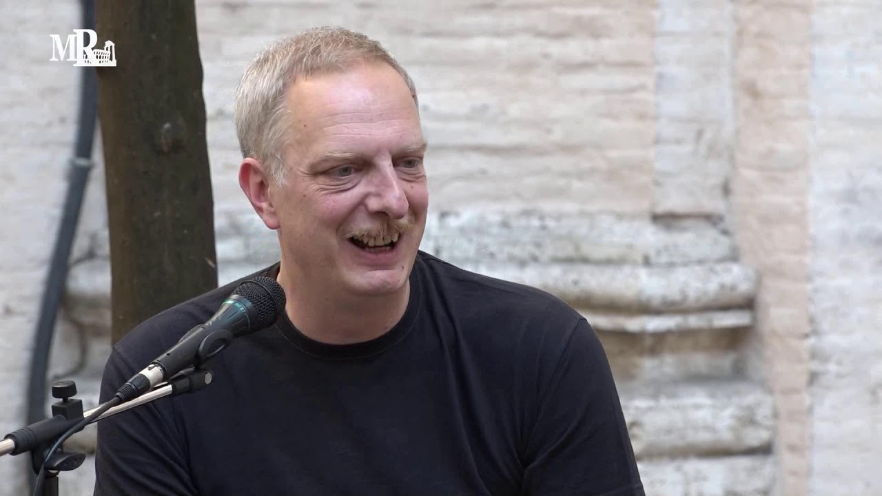 Premio Strega 2019: Scopri il bestseller 'M. Il figlio del secolo' di Antonio Scurati 📚