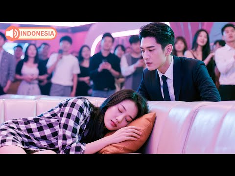 Gadis miskin tidur di pojok karaoke, tak disangka CEO jatuh cinta padanya saat masuk!