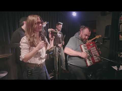 ЭХО на сцене: Живое исполнение композиции Анаит