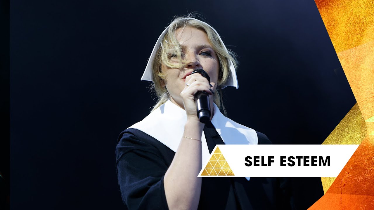 Self Esteem Performs 'The Deep Blue' at Glastonbury 2025 🎶
