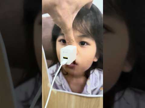 SH - Cắm sạc điện bằng lỗ mũi || Charging through nostrils #shorts