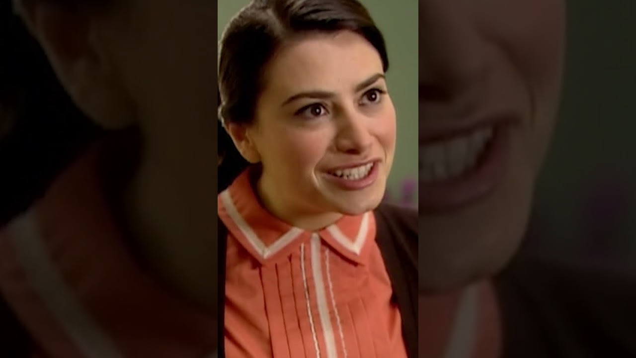 ¡Él También Me Ama! ❤ - Tiempos Pasados | Hatirla Sevgili #shorts