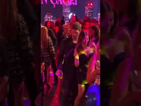 KIVANÇ TATLITUĞ VE BAŞAK DİZER'İN DANSI OLAY OLDU #KIVANÇTATLITUĞ #BAŞAKDİZER