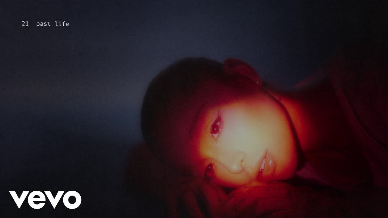 Ariana Grande - Past Life (Lyric Visualizer) 🎶