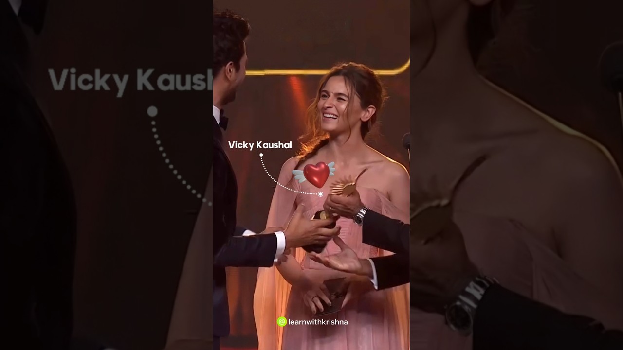 Alia Bhatt Presents Award to Vicky Kaushal 🎬