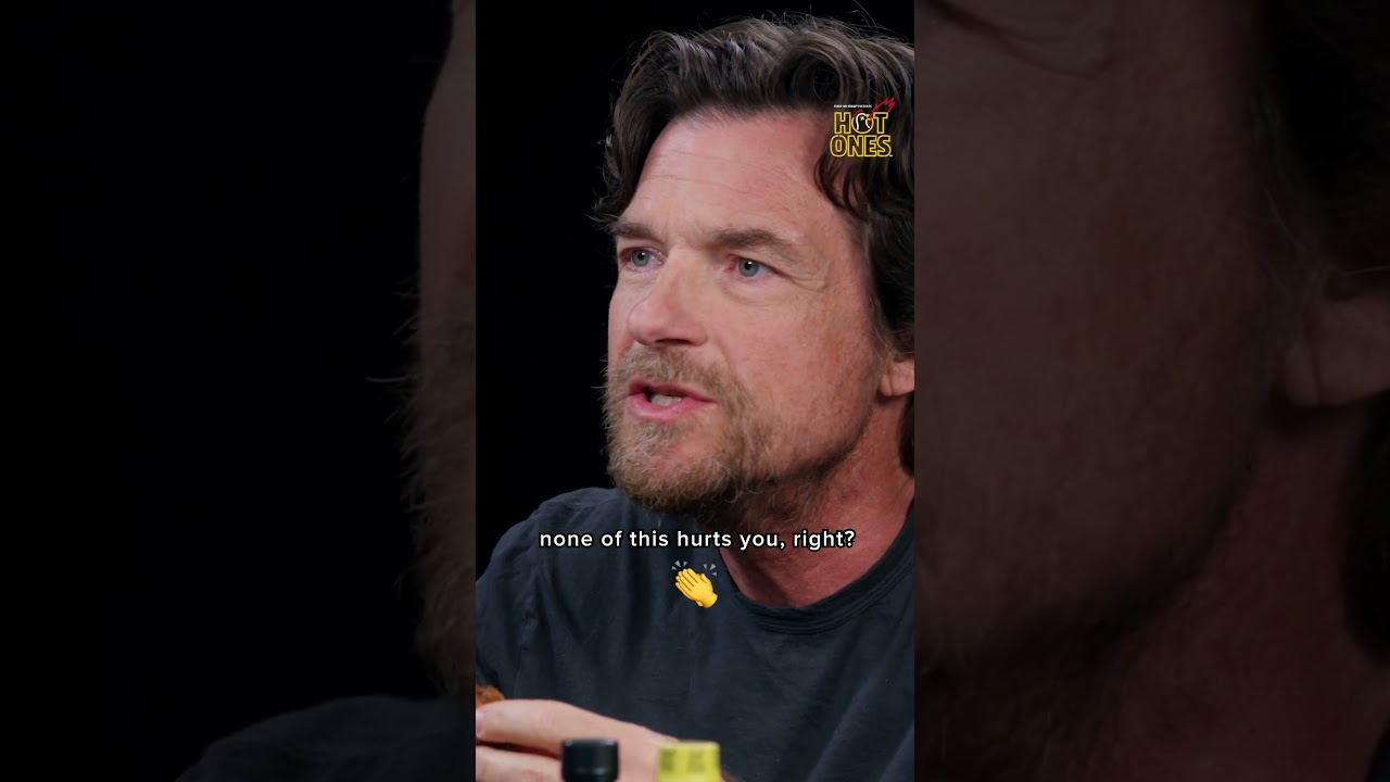 Jason Bateman Calls Out Sean Evans as a Robot 🤖