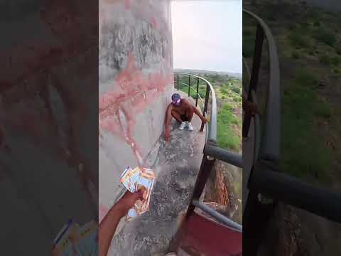 स्पाइडर-मैन के पैसे लेकर भाग गया