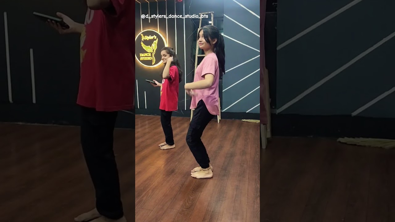 Kaali Bindi 🎶 - Trending Marathi Song on Public Demand!