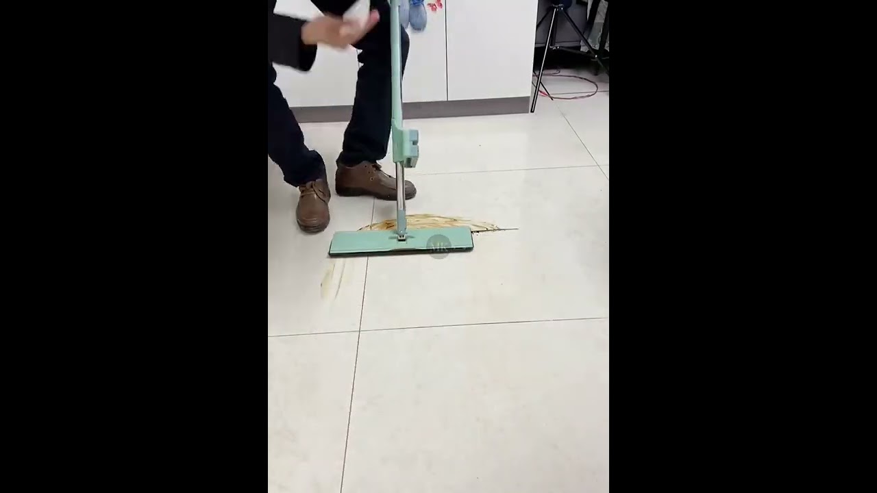 Effortless Cleaning with Microfiber Flat Mop – Hands-Free, Self-Wringing Wet & Dry Floor Mop 🧹