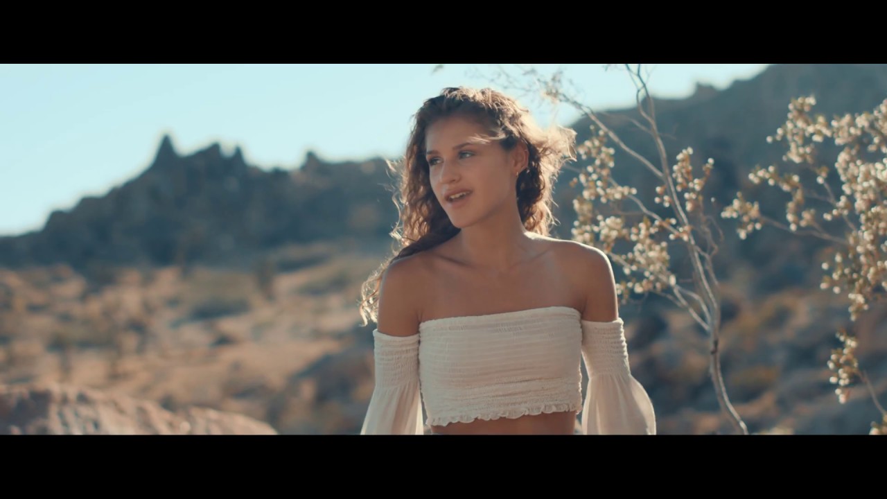 Lou - 'Dans le bleu du ciel' Official Clip 🎶