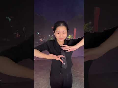 Fengbao Finger Dance Sunny Spring Days 九九艳阳天 Finger Tutting & Lip sync Performance