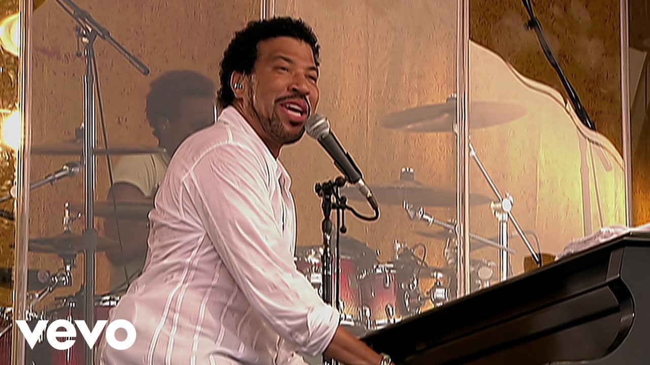 Lionel Richie Performs 'Easy' Live at New Orleans Jazz Fest | Remastered HD 🎶