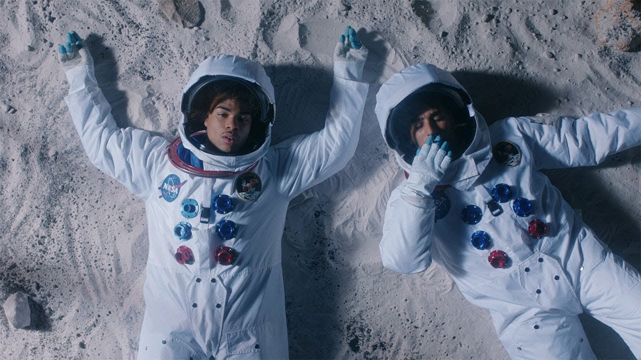 Gambi feat. Heuss l'Enfoiré - Dans l'espace 🎶 | Clip Officiel & Edition Limitée