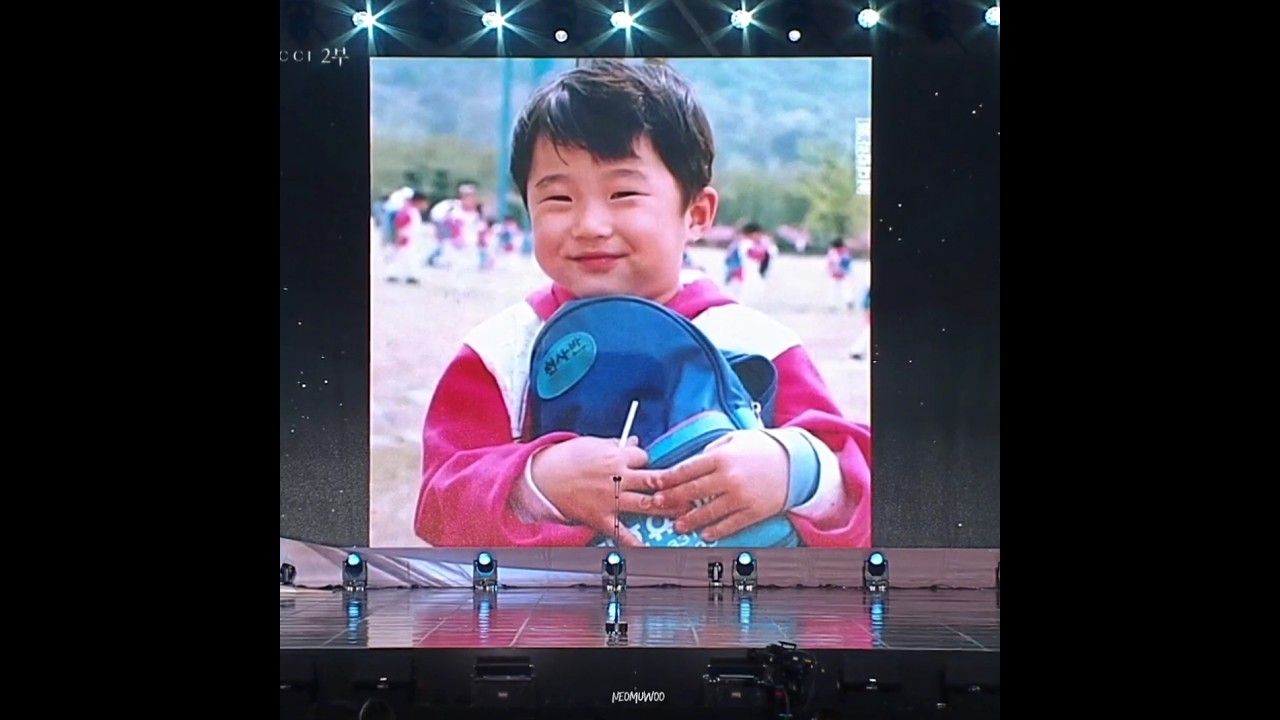 Celebrities' Reactions to Childhood Photos 😂😍