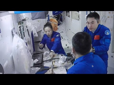 Chinese taikonauts enjoy food in China's Space Station