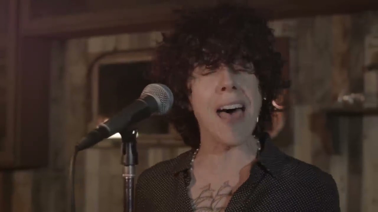 LP's Powerful Live Performance of 'Lost On You' 🎤