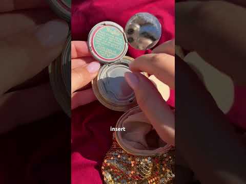 Swatching 1930s makeup! Vintage Evans compact  #vintagemakeup #1930s #vintage #makeupswatches