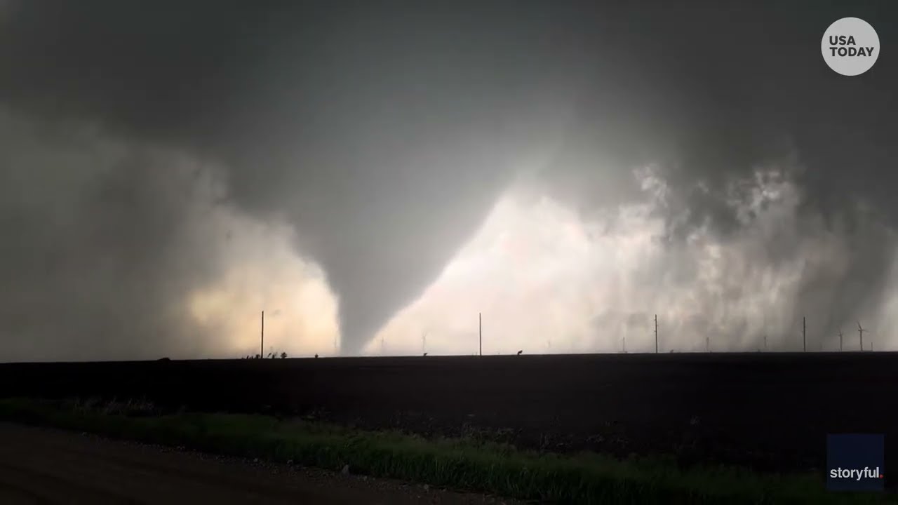 Twin Tornadoes in Oklahoma Caught on Camera 🌪️