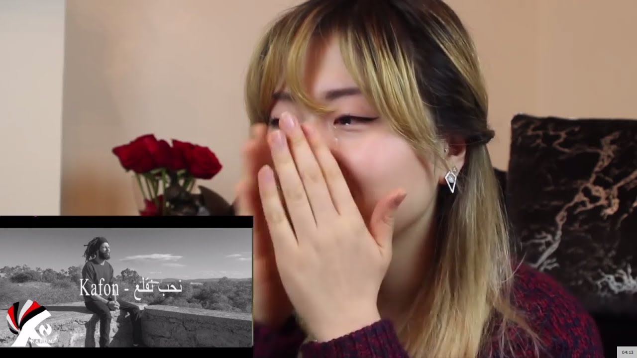 طفلة يابانية تتأثر وتبكي عند سماع أغنية 🎶