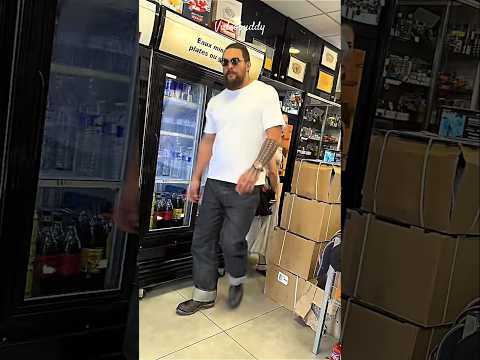 Jason Momoa Was Caught By Fans In Grocery Store!