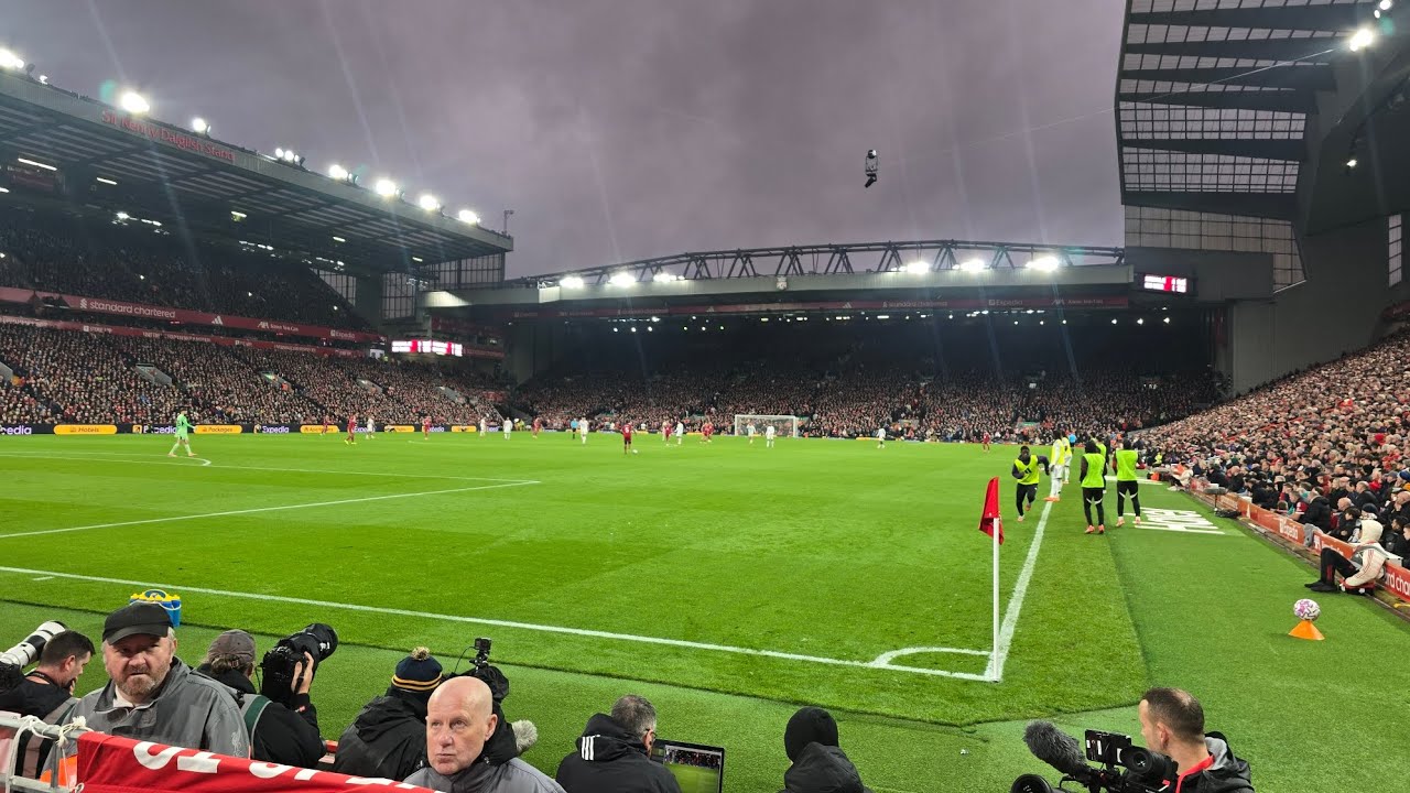 Manchester United Defeats Liverpool 2-1 | Harry Maguire’s Key Goal | Zayden’s Match Day Vlog ⚽