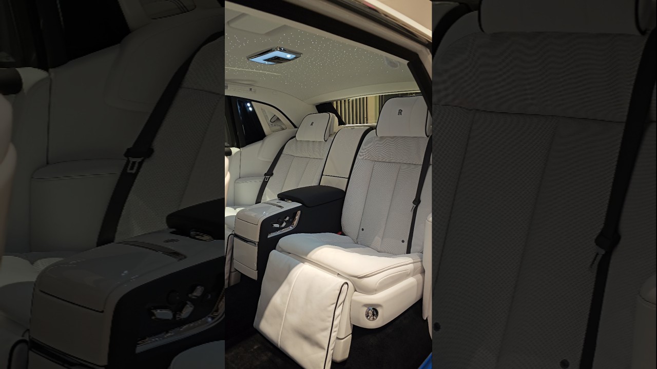 Luxury Interior of the 2025 Rolls-Royce Phantom Extended