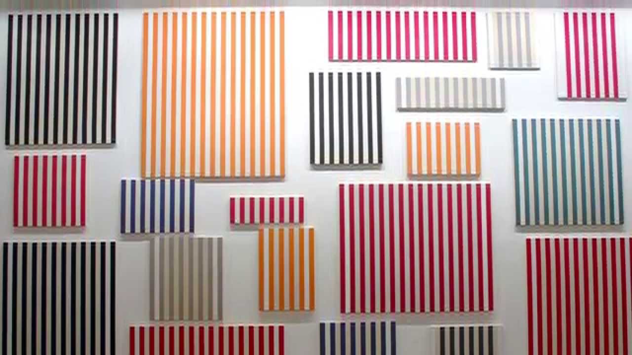 Une œuvre incontournable au Musée d'Art Moderne : Daniel Buren et ses 'Murs de peintures' 🎨