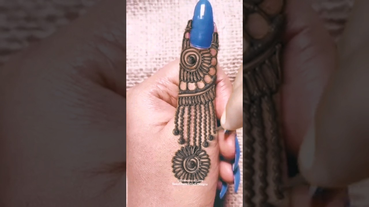Ayesha Gull's Viral Stylish Mehndi Design ✨