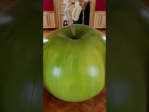 #LOEWE Fall Winter 2025 presentation by Jonathan Anderson.