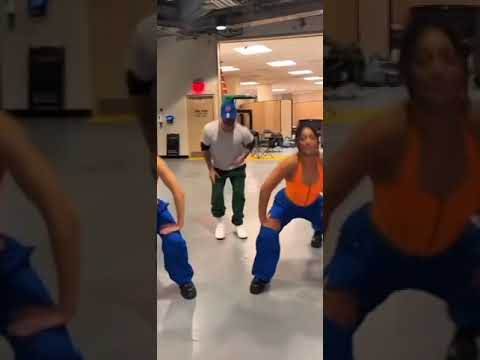 Dylan O'Brien Joins Knicks Dancers at MSG 🏀