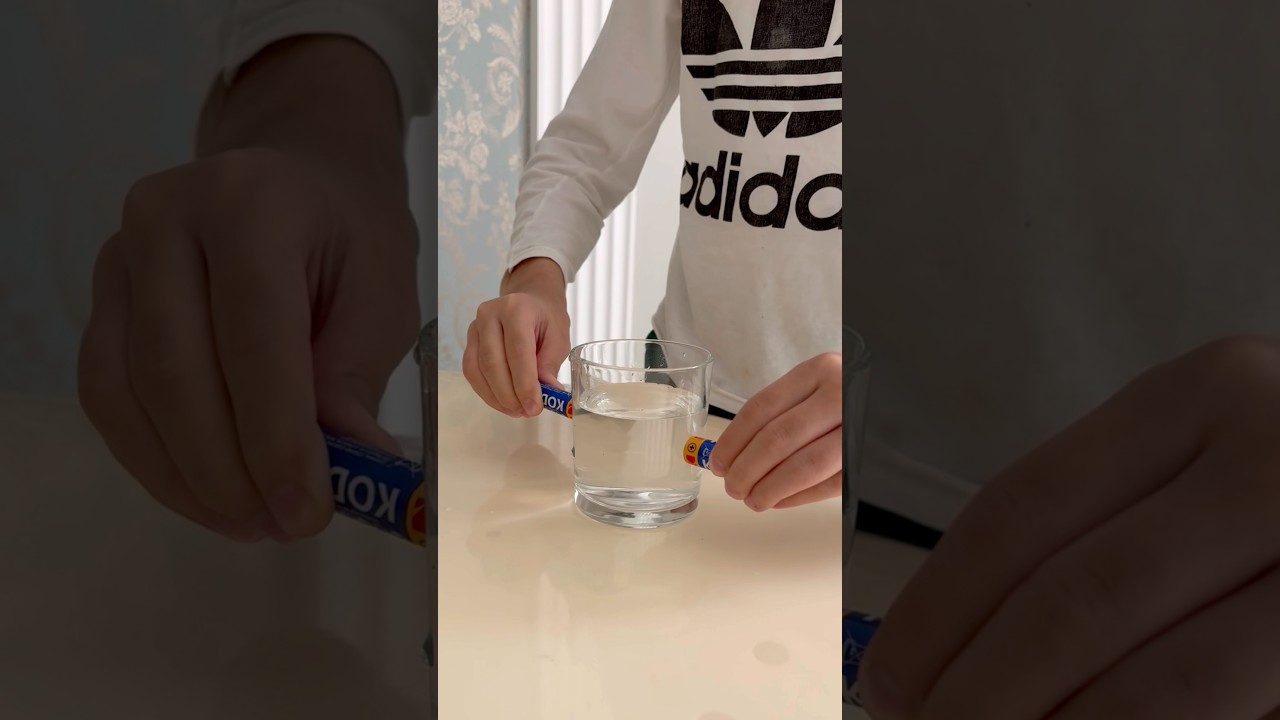 Фокус с батарейками 🔋#батарейка #вода #стакан #фокус #эксперимент #эксперименты #фокусы #magic