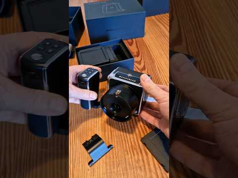 Building the amazing Hasselblad 907X & CFV 100C with grip, ready to shoot!