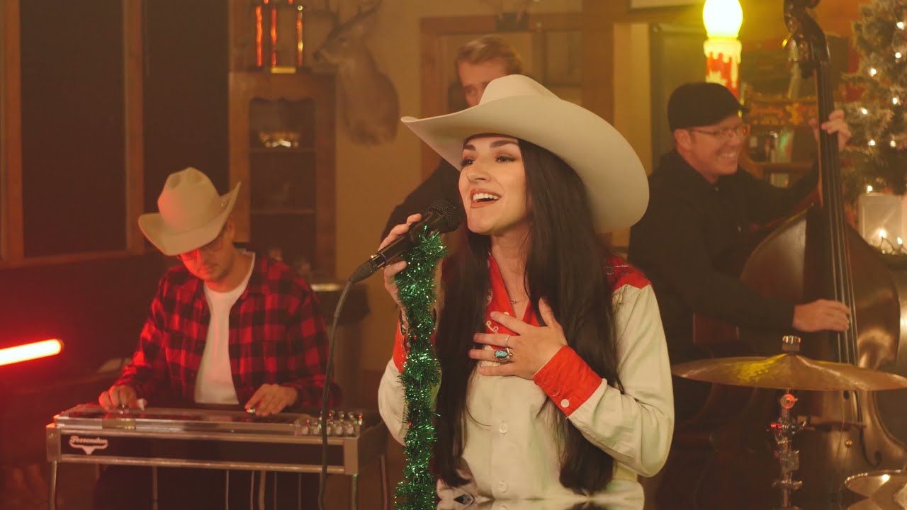 Alexis Wilkins 🎄 'Old Fashioned Christmas' Official Music Video