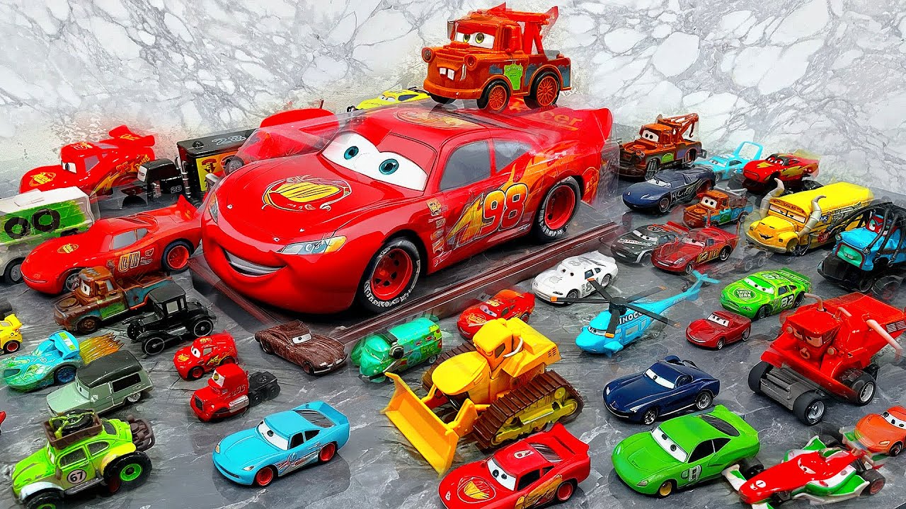 Unboxing the New BIG Lightning McQueen & Exploring Disney Pixar Cars Characters 🚗