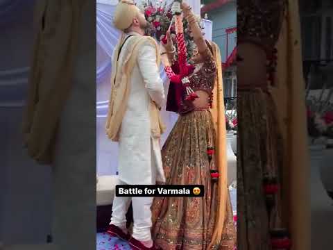 Bride-Groom Jaimala masti scene || Indian Wedding Varmala Scene