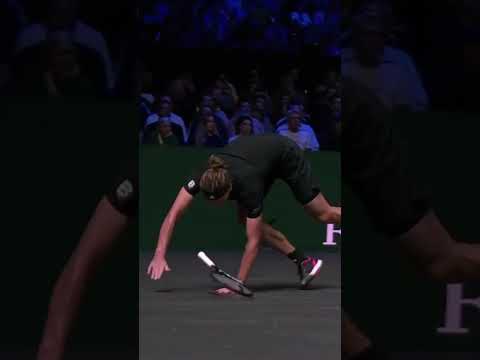 😱 Ouch ! La grosse frayeur pour Zverev qui chute, emporté dans sa course #masters1000 #tennis