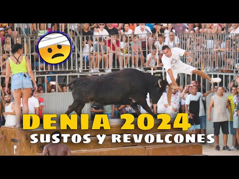 👀 DENIA 2024 LAS DE LA PALOMA REPARTIENDO GALLETAS 🍪🍪  🚑🚨