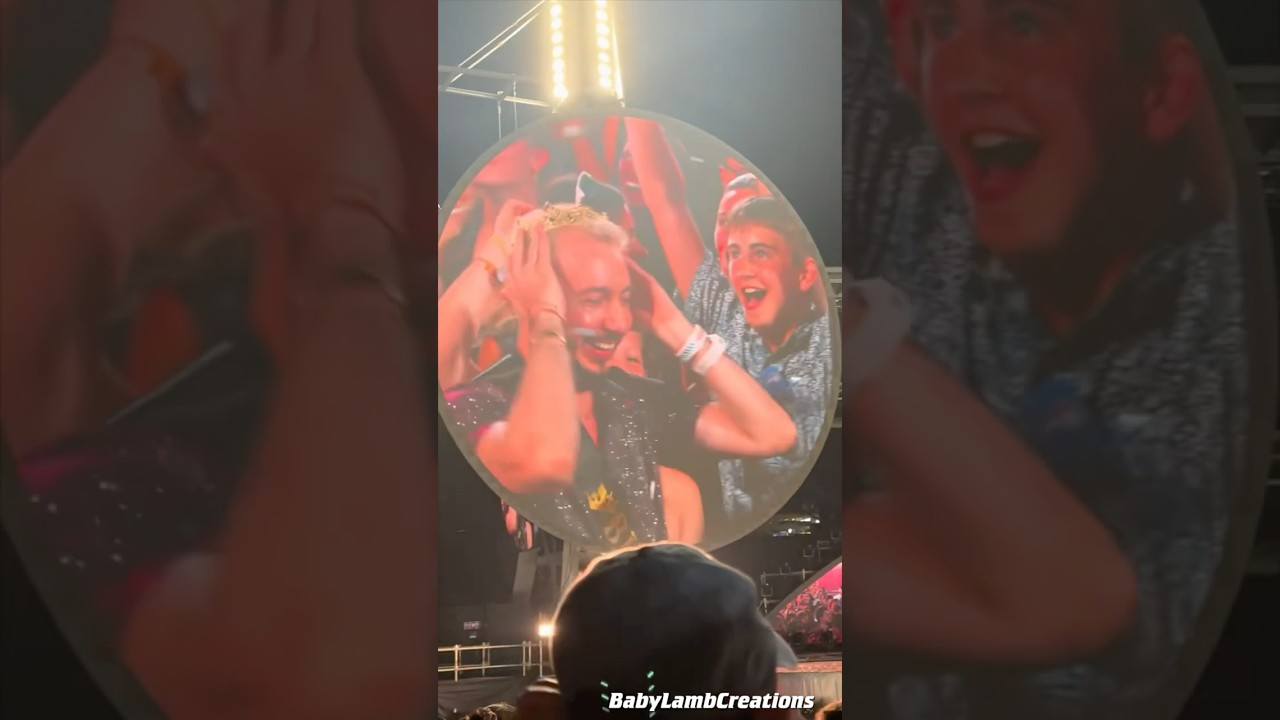 Hilarious Coldplay Kiss Cam Meme 😂 | Must-Watch Funny Shorts