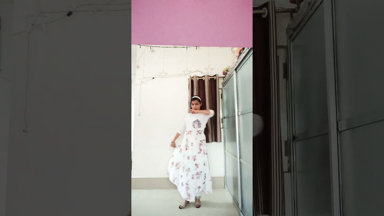 # new Pathan song performance by Pratiksha Jain